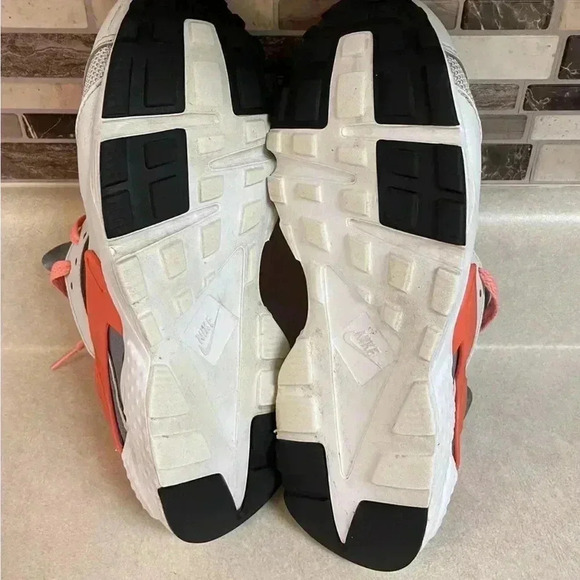 Nike Air Huarache Run Pure Platinum Lava GS Running Size 7Y - Picture 4 of 4